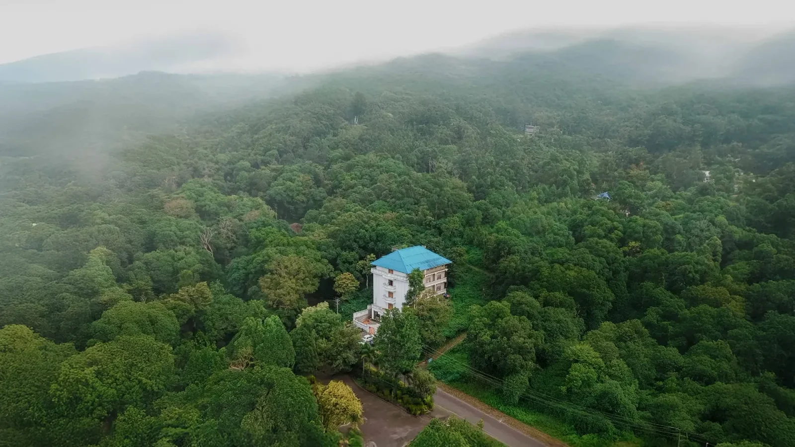 Crown woods Munnar By Lunevia